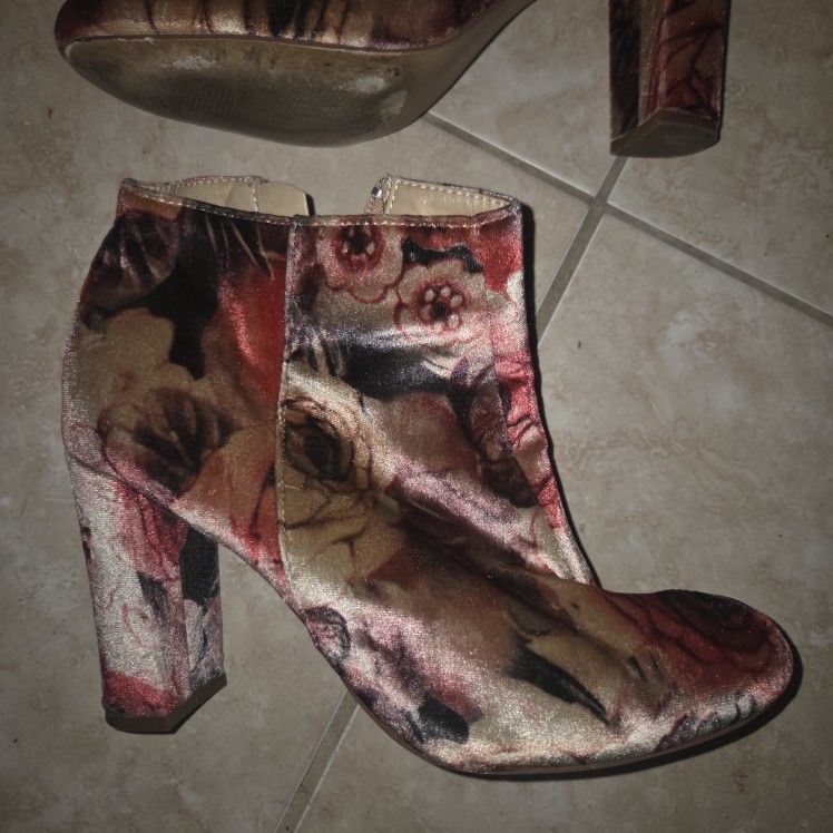 Boots
Liliana Size 8.5 Heels Zip Floral Dress