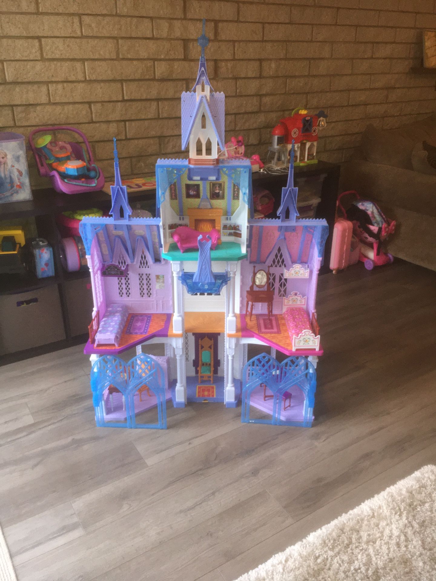 Disney Frozen Castle! Accessories included!