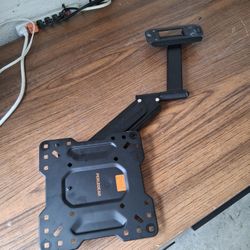 Perseverance Ful-motion TV Wall Mount Designed For 13" To 43" Screens