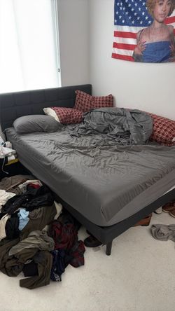 Queen size bed Used