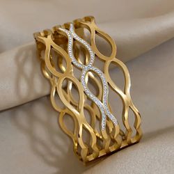 Elegant 18K Gold-Plated Stainless Steel Bracelet: Sparkling Rhinestones, 