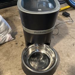 Pet Safe Dog Food Container 