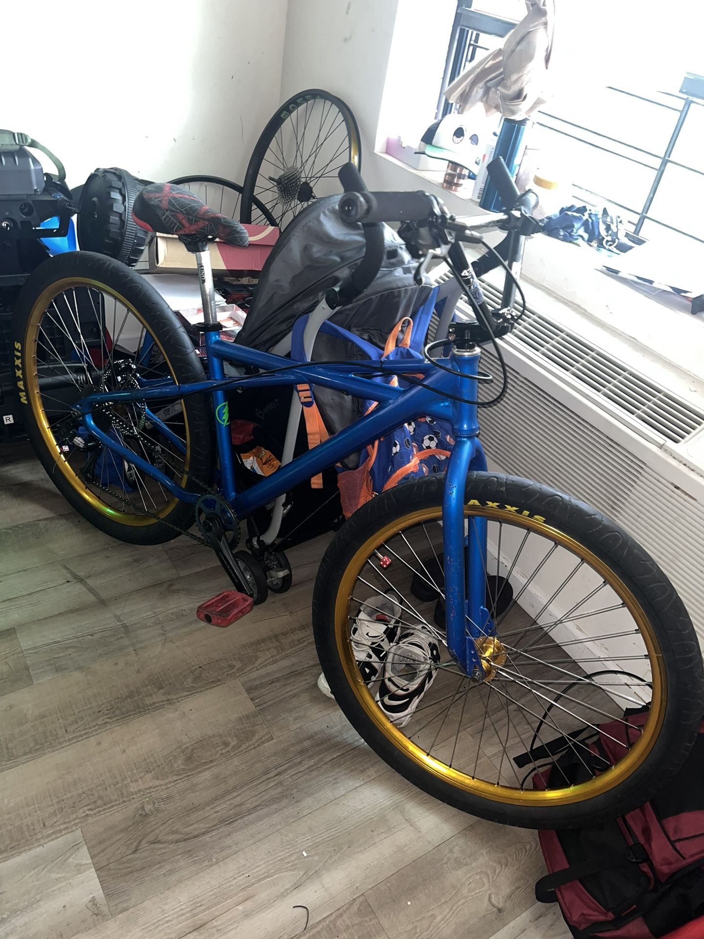 SE MQ WITH GEARS TRADES OR SELL