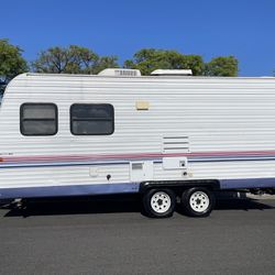 2004 Pioneer By Fleetwood 18ft Travel Trailer 