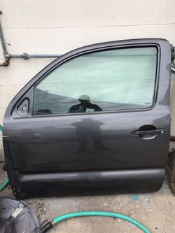 2011 Toyota Tacoma Driver Door (SINGLE CAB)