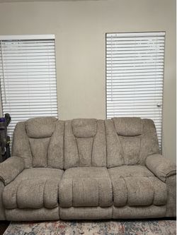 Recliner sofas
