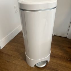 Munchkin Arm & Hammer Diaper Pail