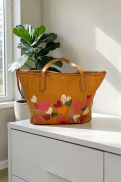 Fossil Sydney Heart Tote Bag with matching wallet