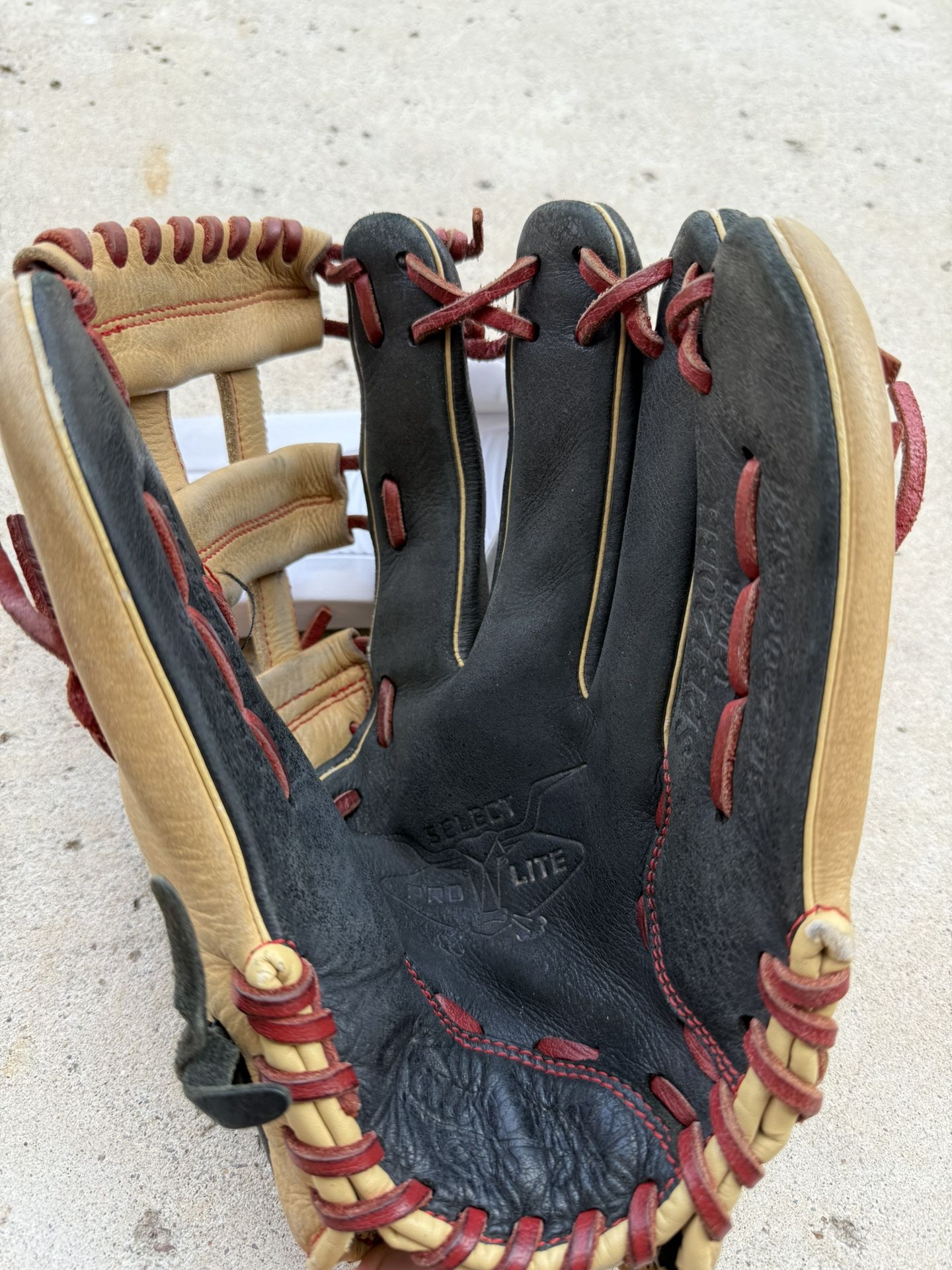 Rawlings Baseball Glove