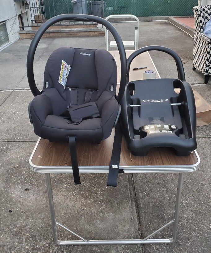 Maxi Cosi Brand Car Seat And Base