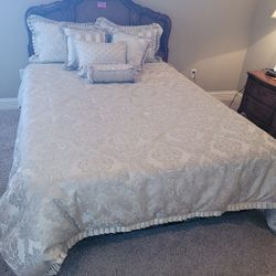Beautiful Queen Sized Bedding!
