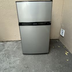Frigidaire Mini fridge