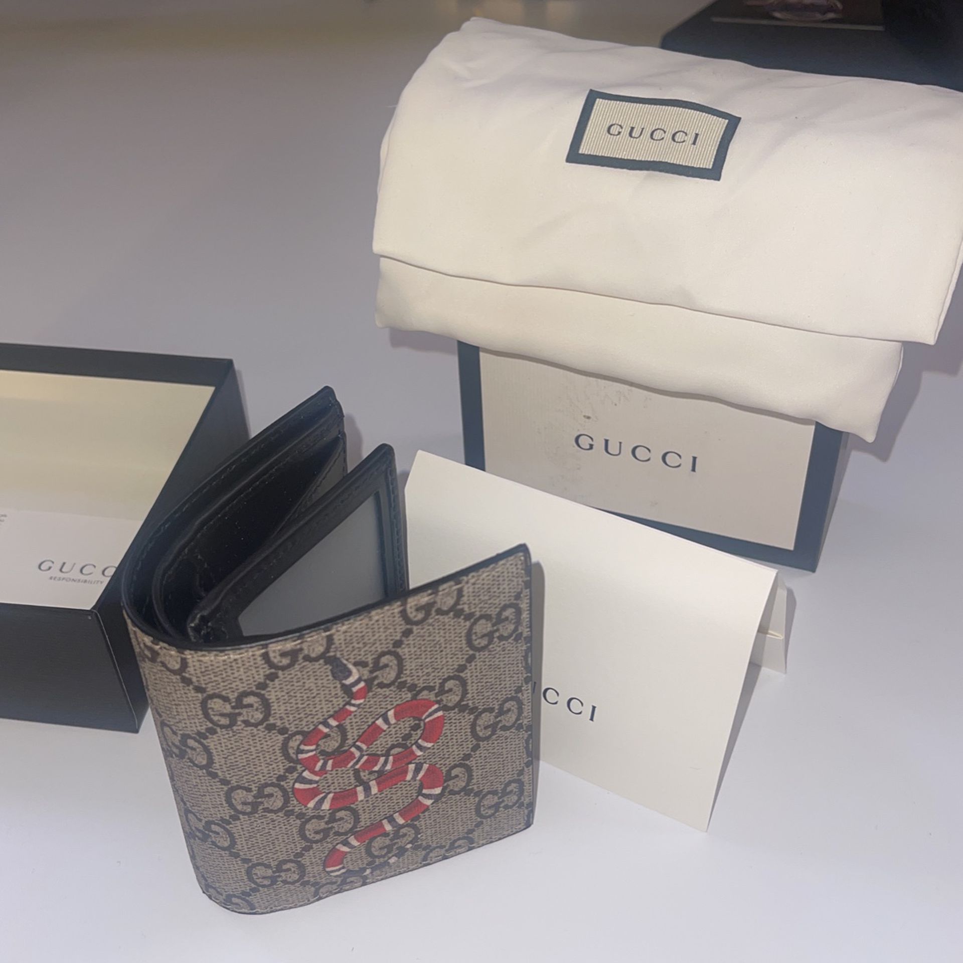 Mens Gucci Wallet, With Snake Print 