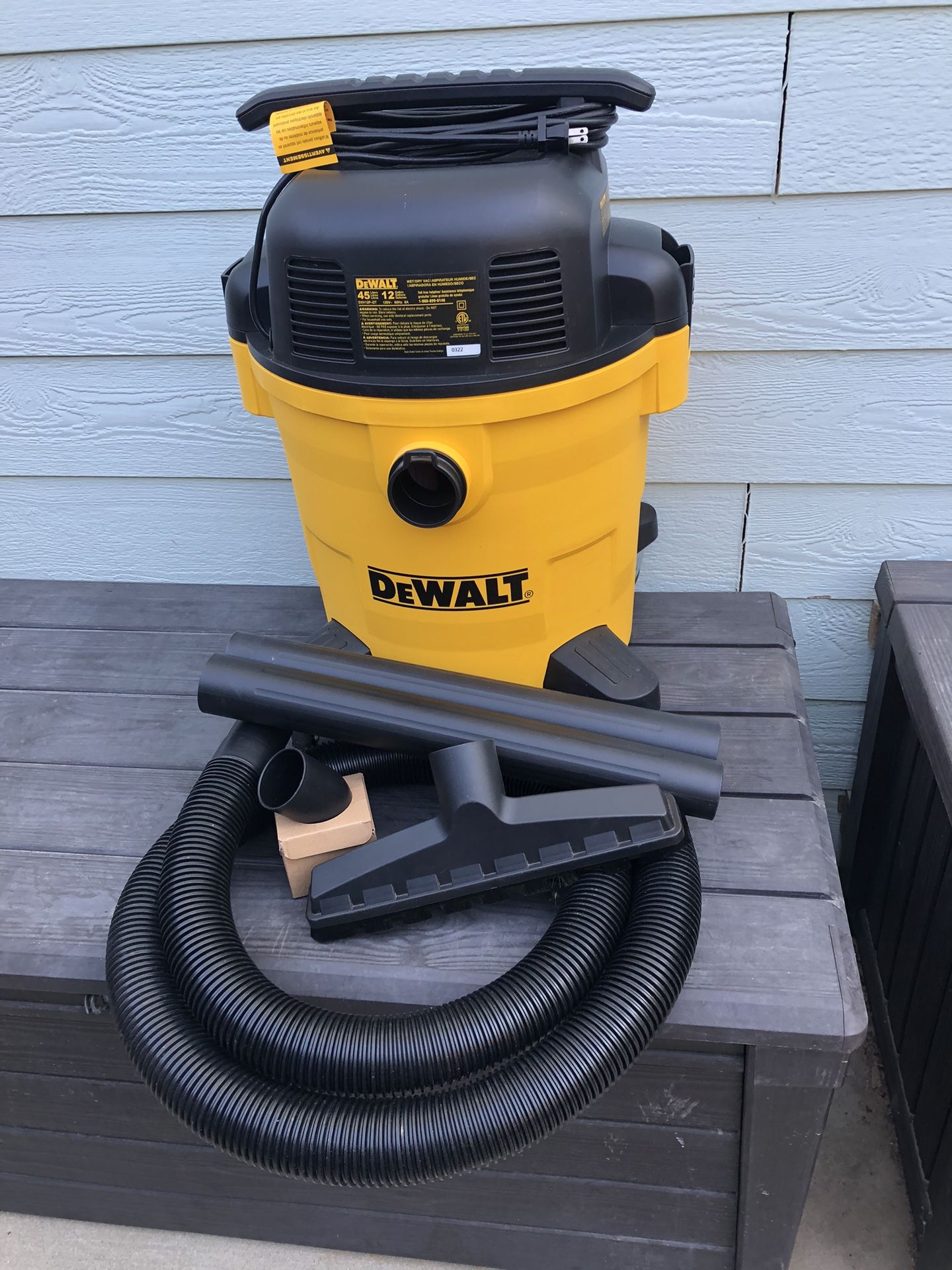 New Dewalt 12gal. Stealth Sonic Shop Vac. New