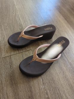 Slip-ons platform heel