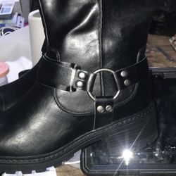 boot’s. for woman  only in black color  new. size. 9.. 8.. 71/2.  … and 7.