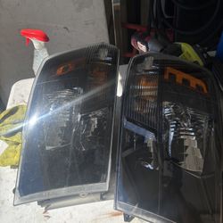 Doge Ram 1500 Headlights 