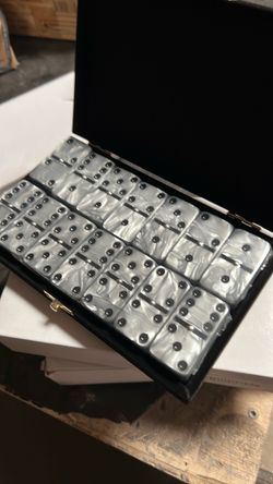 Dominos