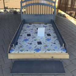 Full-Size Solid Alder Bed Frame with Storage Drawers