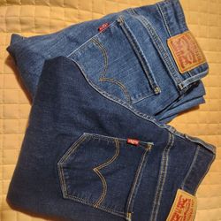 2 Super Skinny Levi Jeans