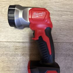 Milwaukee M18 18-Volt Lithium-Ion Cordless 100 Lumens LED Flashlight (Tool-Only)