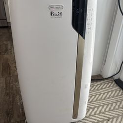 DeLonghi Portable Air Conditioner 700 sq ft 