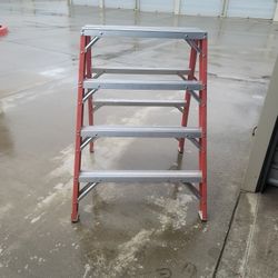 Sawhorse ladder  4' Tall 