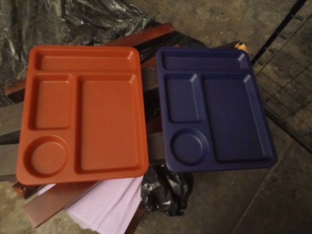 Set Of 8 Plastic Serving Plates
