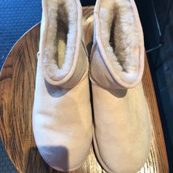 UGGS CLASSIC MINI 2