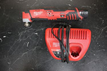 Milwaukee 2426-20 M12 12V Cordless Oscillating  Multi-Tool Kit