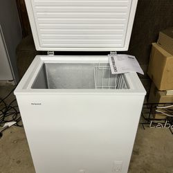 Hotpoint 5.1 Cu. Ft. Manual Defrost Chest Freezer for Sale in Battle Ground WA OfferUp