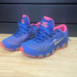 Woman's Nike Air Max Trailwind 6 (SIZE 7.5)