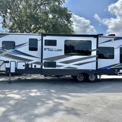 2020 Keystone Fuzion 369 Toy hauler