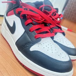 Jordan 1s They Are Size 6y