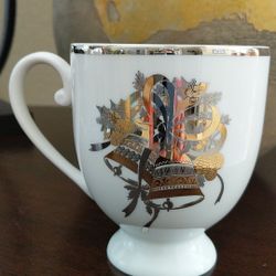NEW MIKASA Fine China Cameo Holly Bell 4-Mug Set