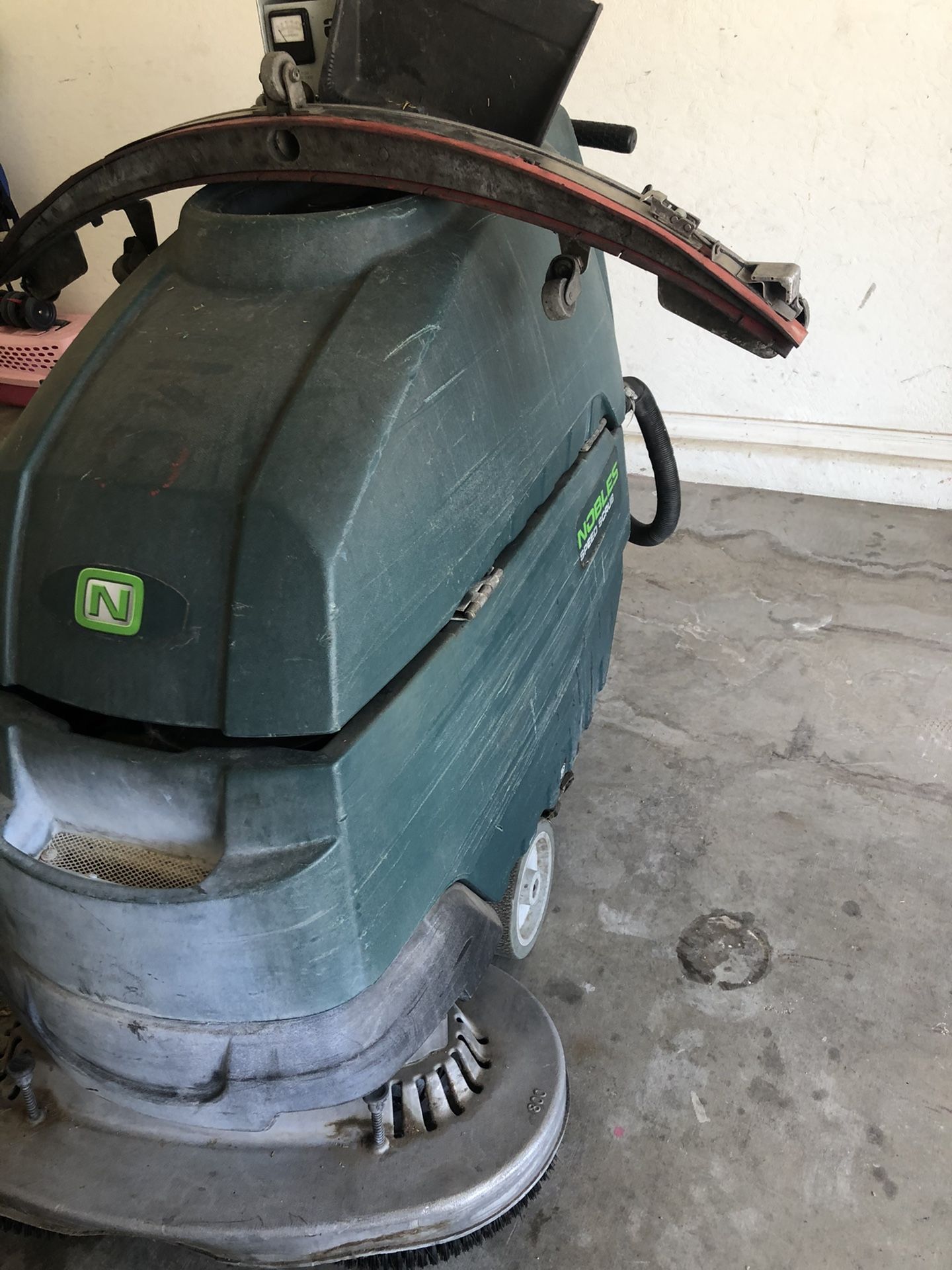 32” Tennant/ nobles auto floor scrubber machine