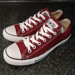 Converse womens 8 Like new 