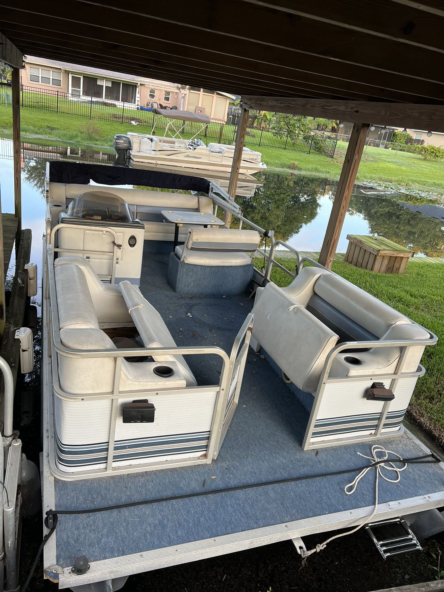 20’ Pontoon Boat