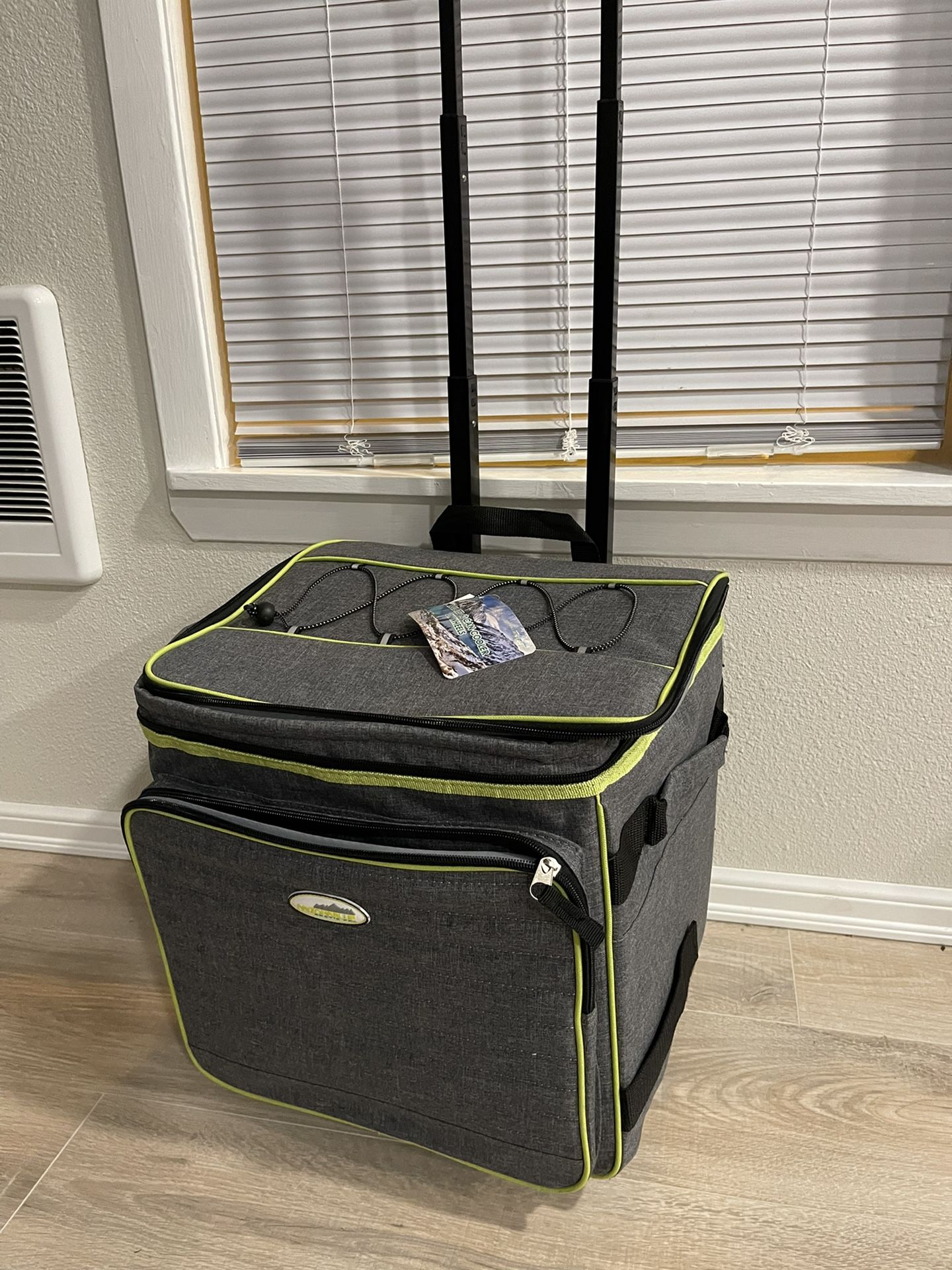 Insulated 60 Can Cooler With Wheels 