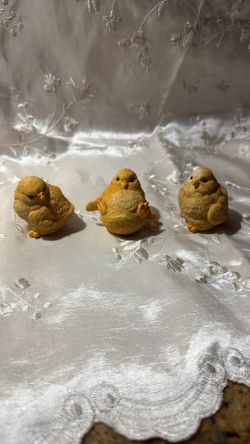 Set Of 3 Tiny chick figurines, $35 Rare Find