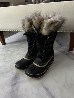 WOMEN'S JOAN OF ARCTIC™ BOOT SIZE 8 WATERPROOF RETAILS $270 After Tax 