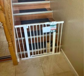 Extra Wide Safety Gate / Pet Gate - Fits Openings 26” - 40”