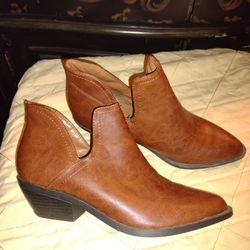Boots Sz 6
