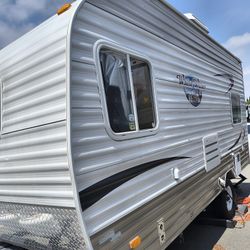 2013 Riverside White Water Classic 18' RV trailer