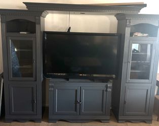 Entertainment center