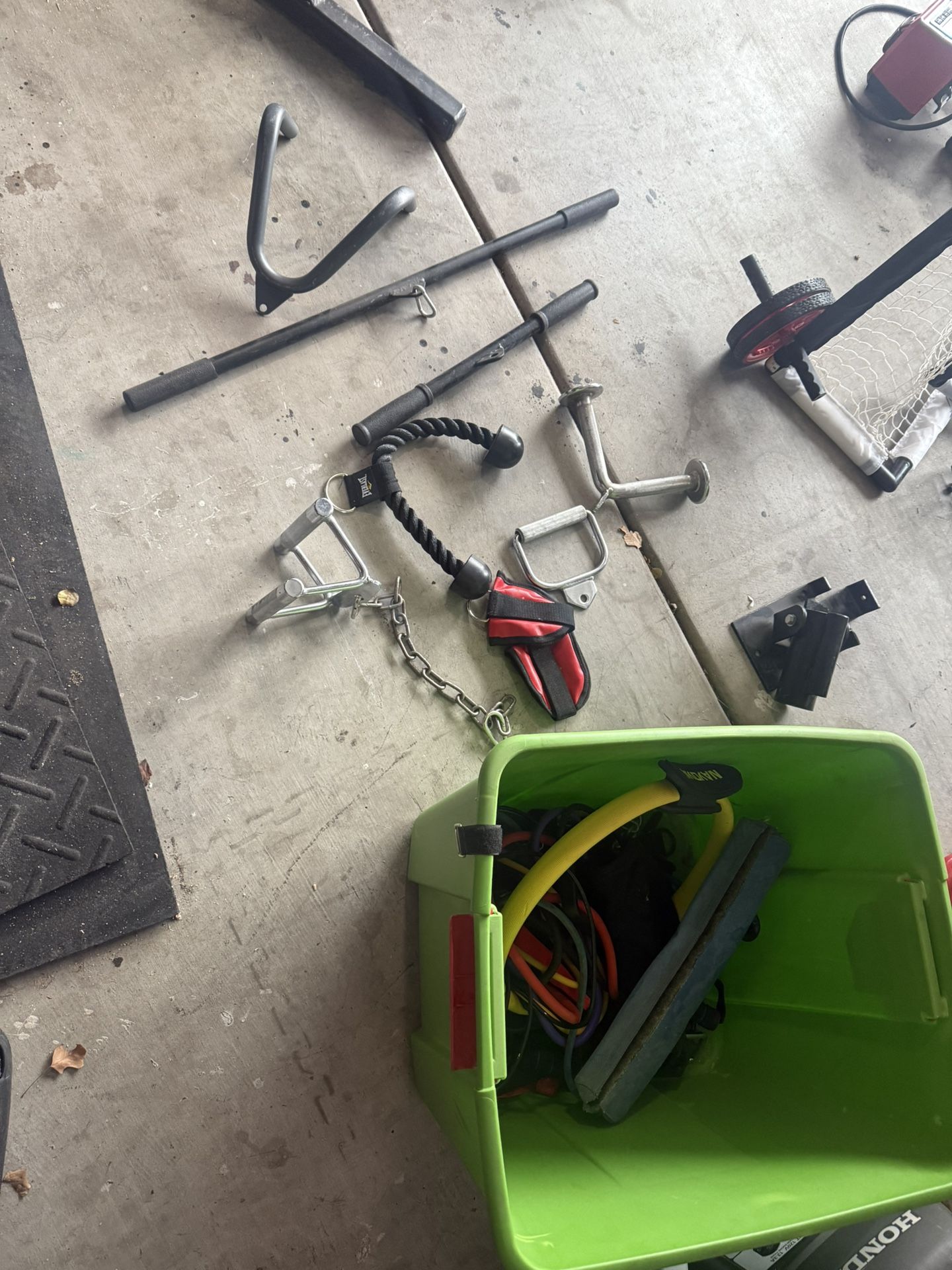 Lat Pulldown Accessories And Resistance Bands