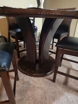 Dining Table & Chairs Set