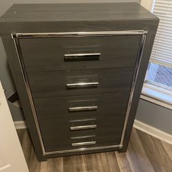 LODANNA 5 DRAWER CHEST OF DRAWERS