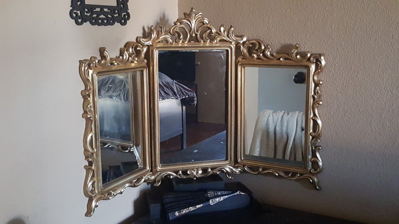 Syroco Mid Century Tri Fold Antique Mirror