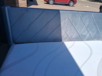 New Queen Matress And Bed Set